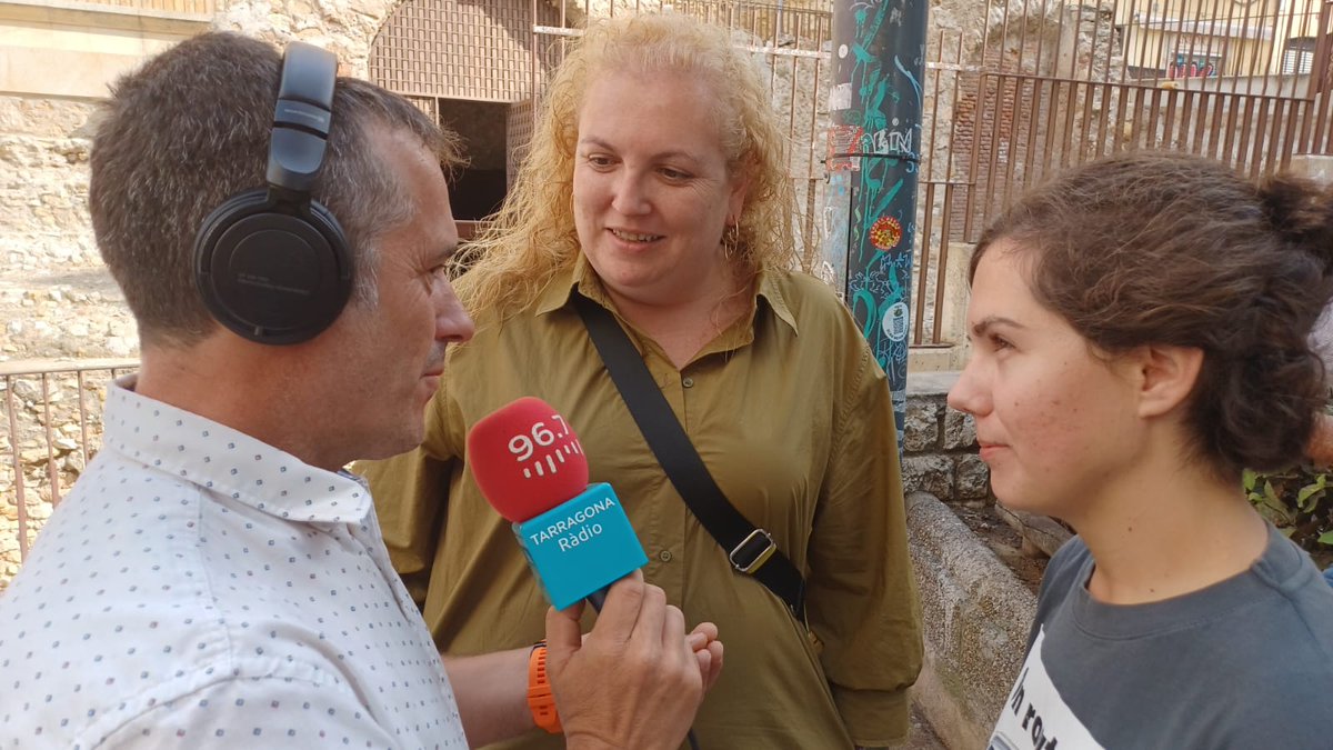🥳 Gran presentació d'<a href="/encalcespodcast/">EN CALCES</a>, el nou producte audiovisual de la periodista <a href="/laura_rovira/">Laura Rovira</a> i <a href="/ayheproductions/">Ayhe Productions</a> i que estrenem ja aquesta setmana.

🎤 Quines ganes de veure-la en acció! 

🧐 Qui serà el primer convidat/ada?