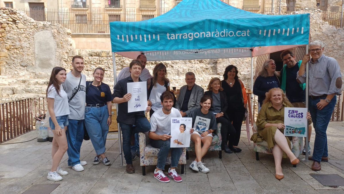 tarragonaradio's tweet photo. 🥳 Gran presentació d'@encalcespodcast, el nou producte audiovisual de la periodista @laura_rovira i @ayheproductions i que estrenem ja aquesta setmana.

🎤 Quines ganes de veure-la en acció! 

🧐 Qui serà el primer convidat/ada? https://t.co/WEoJHl2RBw