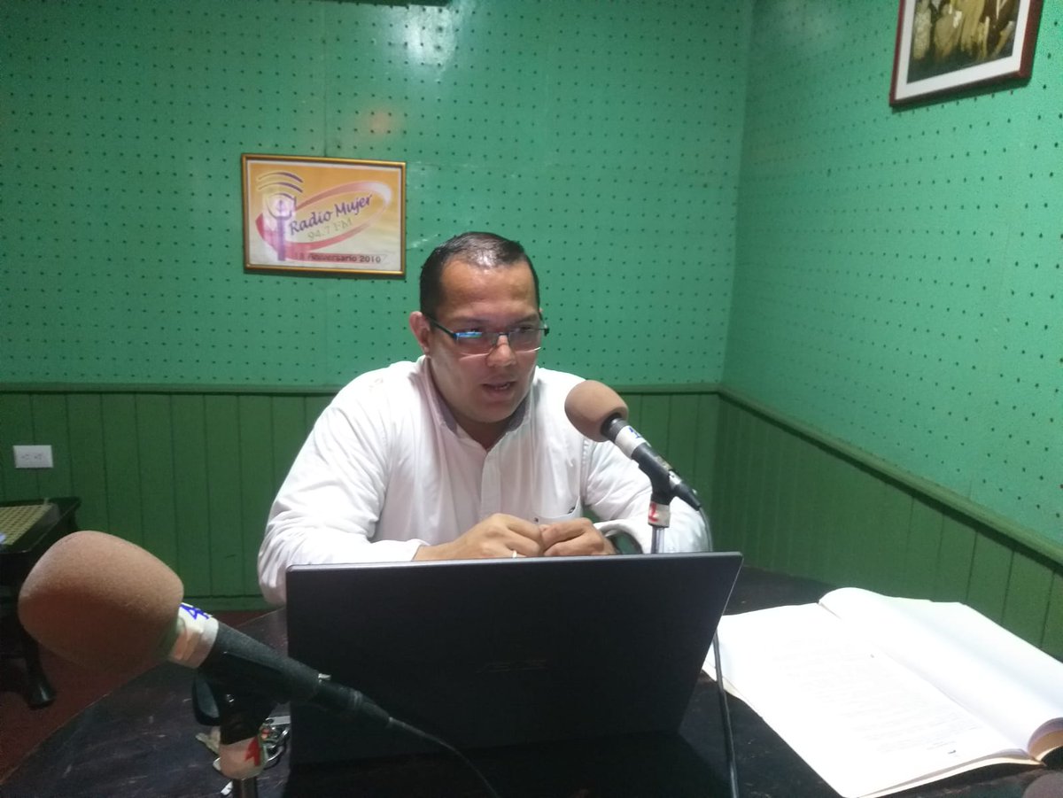 Este 16 de octubre nuestro socio director <a href="/LeninArostegui1/">Lenin Arostegui</a> inauguró el programa "Derechos y Familia" con el tema La Pensión de Alimentos.
Les invitamos a sintonizar el programa todos los lunes de 4pm a 4:30pm en la frecuencia 94.7FM o en el link: zeno.fm/radio/mujer947