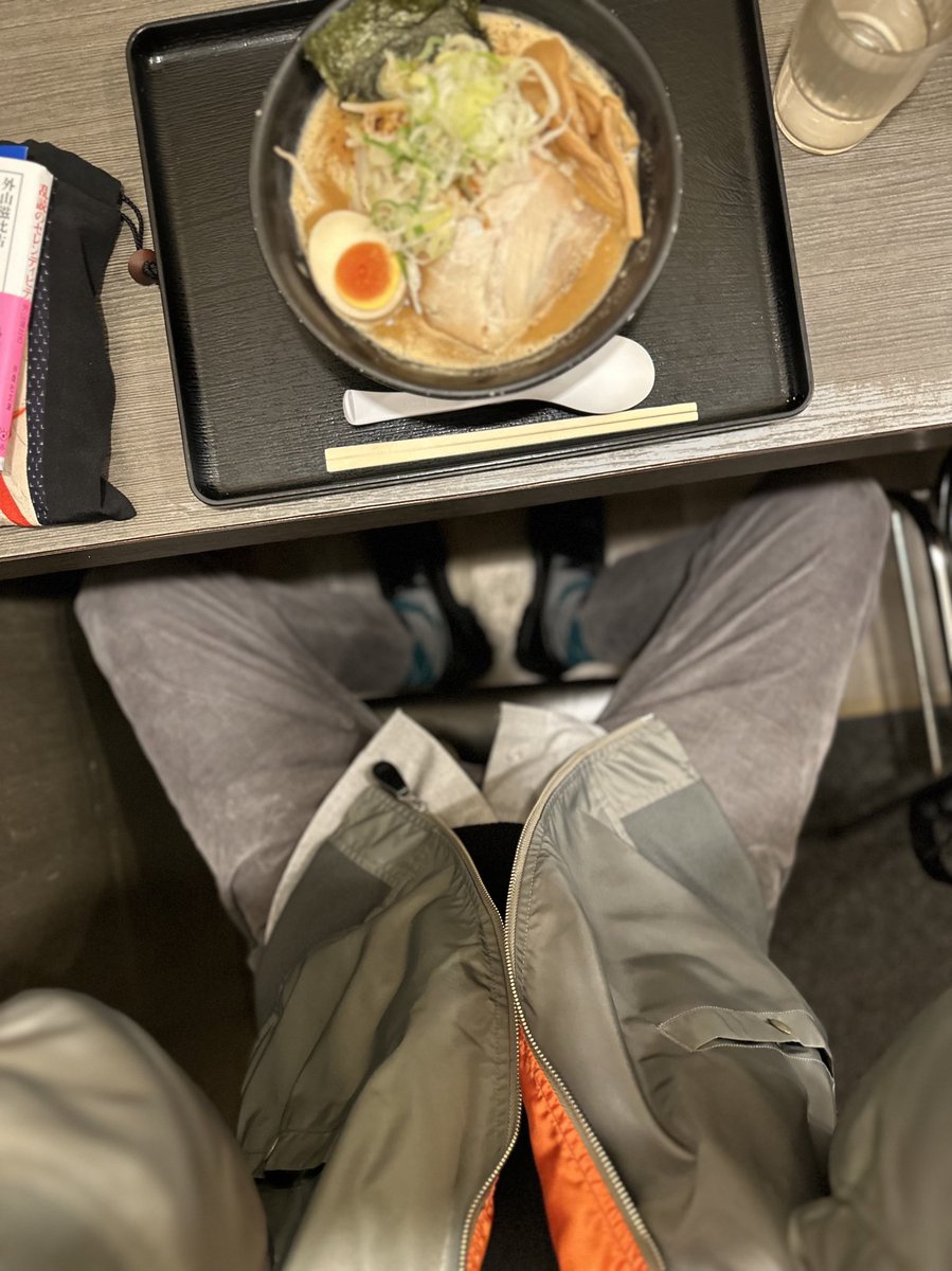 irzte1's tweet photo. #濃厚スープ #ラーメン #ramen 🍜 #食欲の秋 🍂 #ma1 #ローファー #革靴 #loafers #leather #4wdlife #camping #overland #四駆好き #アウトドア好き #読書好き #ローファー好き 

🕶️🚜⛺🌴🪑📕. https://t.co/GFDUiNbfoH