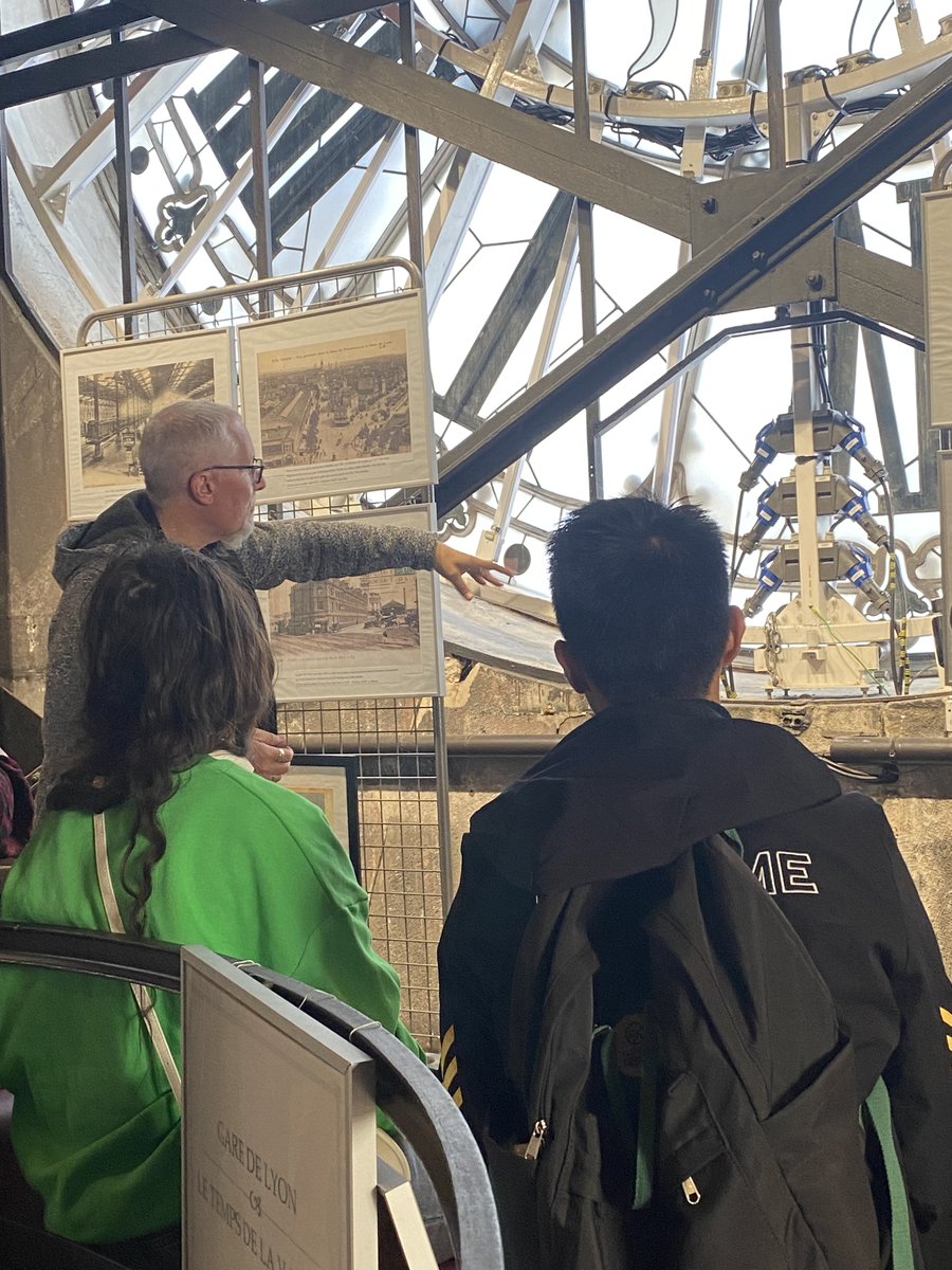 leprojetmoteur's tweet photo. 🚅 Anmol &amp; Sophia, lauréats @ConnectGares , ont plongé hier dans les coulisses des gares Saint Lazare ,Montparnasse et Lyon. Merci à notre partenaire SNCF et aux intervenants pour cette expérience unique ! 🙏#Projetmoteur #SNCF #Saintlazare #Montparnasse #Garedelyon https://t.co/ORwEKBihbI