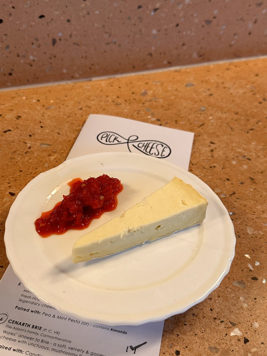 Lovely to spot some Welsh cheese on the belt at Pick &amp; Cheese @thecheesebarldn! 

<a href="/cawscenarth/">Caws Cenarth Cheese</a>’s Brie - one of my favourite cheeses  🏴󠁧󠁢󠁷󠁬󠁳󠁿🧀

📍<a href="/7DialsLondon/">Seven Dials</a> - Covent Garden, London