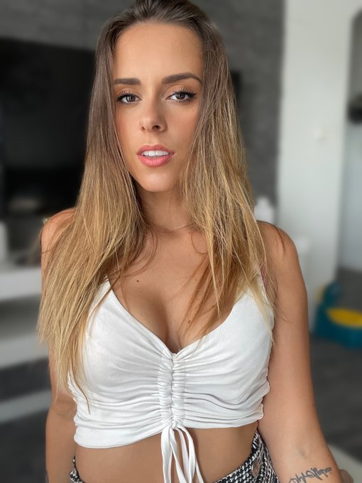 Bonne journée ensoleillée ? 
Kiss ❤️ https://t.co/MTskvTf8zj