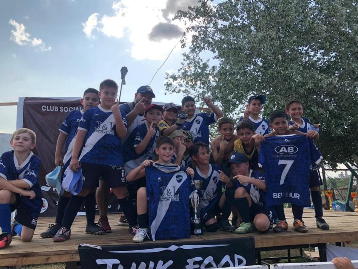clubbenhur's tweet photo. ⚽️ #Infantiles. Este fin de semana, #BenHur participó en diferentes torneos. La #Cat2016 lo hizo en el Club La Salle de Santa Fe, consagrándose Campeón Copa de Oro. La #Cat2014 compitió en el Club Sarmiento de Crespo, siendo semifinalista Copa de Oro. https://t.co/aWbqfIF1IG