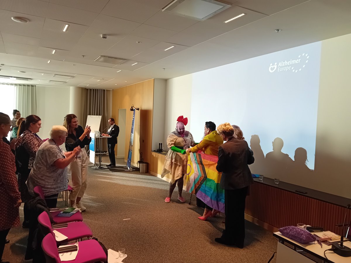 Anna-Louise Smith tweet media