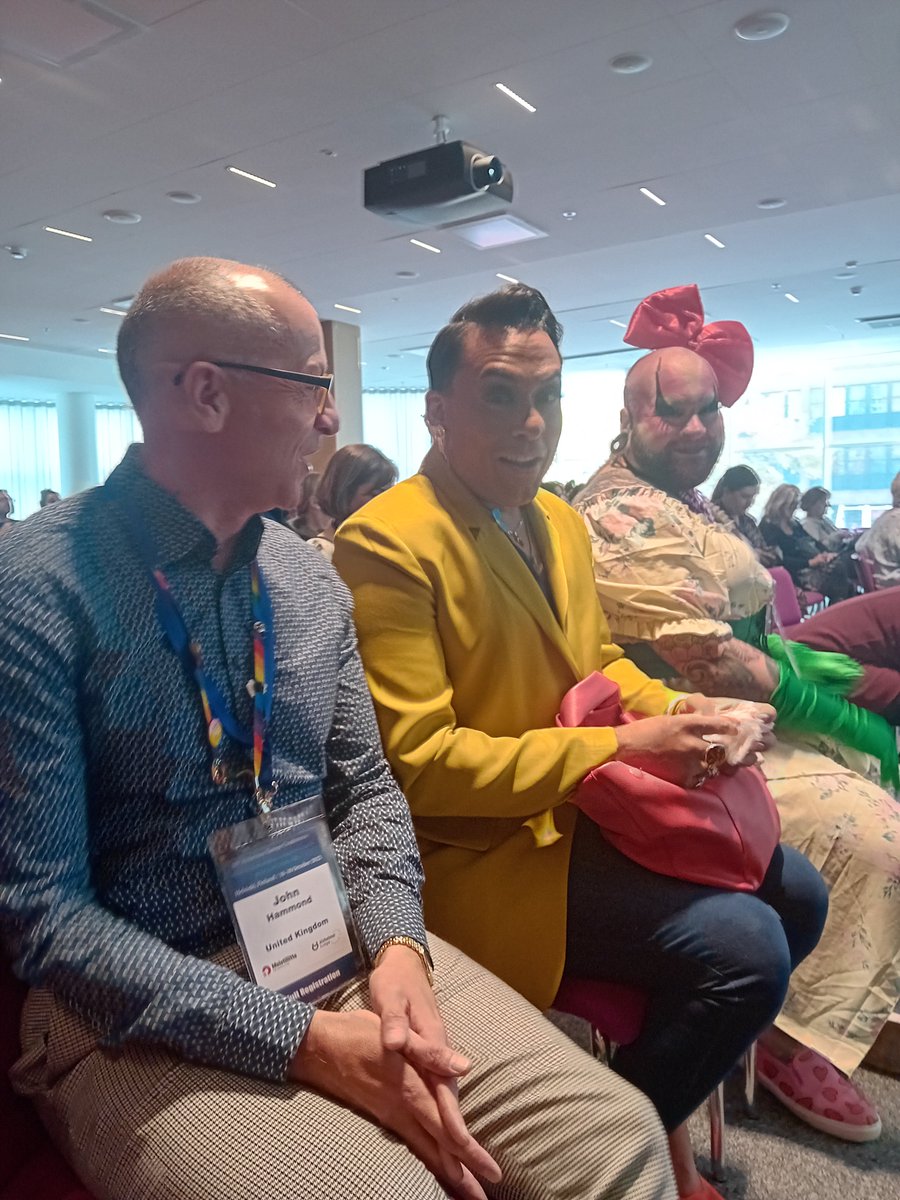 Anna-Louise Smith tweet media