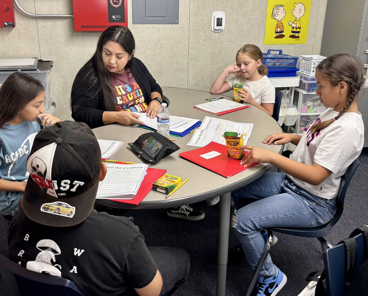 RSDMichelleWise's tweet photo. Small group literacy instruction rocks! ๐It fosters personalized learning, engagement, and stronger reading skills. ๐ #Literacy #romogrows @RomolandTigers @RomolandSD @EMunozRSD https://t.co/UeDnLSU0Jj