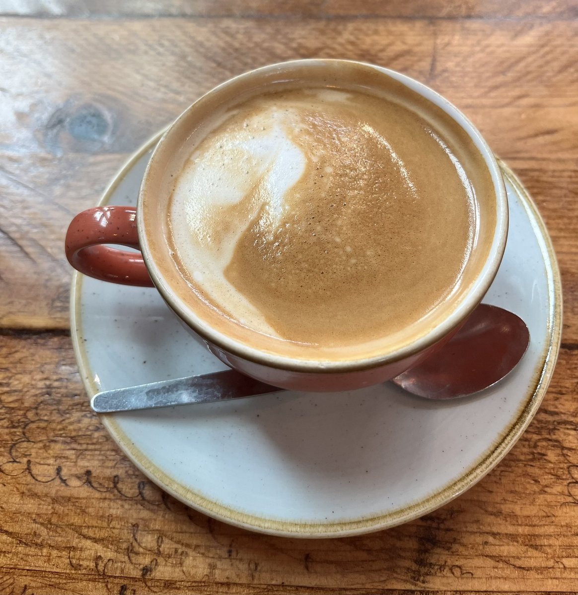 Dog_in_a_hat's tweet image. Here we have two #flatwhite coffees, on the left from @EsquiresCoffee a franchise, the right, a local coffee shop #Orso … left or right?