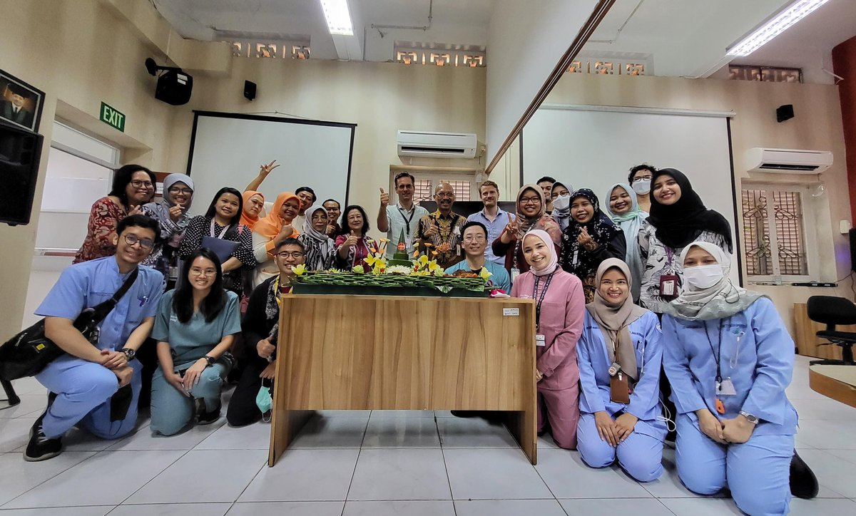 RaphHamers (@raphhamers) on Twitter photo Today we celebrated our recent publication in @nejm with the ACTHIV trial team at RSCM led by the fabulous <a href="/Darma_Imran/">Darma Imran</a>
All people in the ceremony enjoyed the cone-shaped #tumpeng together as a symbol of gratitude 🙏🏽
nejm.org/doi/full/10.10…
<a href="/ThwaitesGuy/">Guy Thwaites</a> <a href="/erlinaburhan/">Erlina Burhan (EB)</a> Today we celebrated our recent publication in @nejm with the ACTHIV trial team at RSCM led by the fabulous <a href="/Darma_Imran/">Darma Imran</a>
All people in the ceremony enjoyed the cone-shaped #tumpeng together as a symbol of gratitude 🙏🏽
nejm.org/doi/full/10.10…
<a href="/ThwaitesGuy/">Guy Thwaites</a> <a href="/erlinaburhan/">Erlina Burhan (EB)</a>