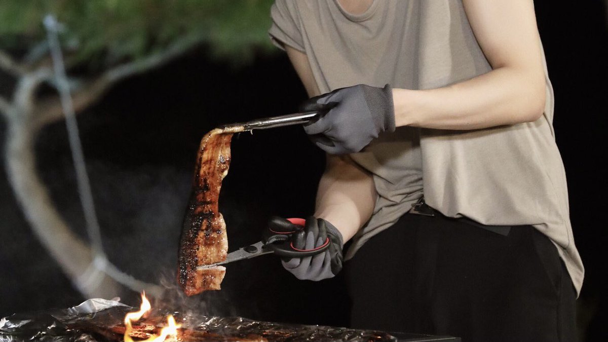 nocontextpjs's tweet photo. men who can cook >>> https://t.co/UIPiAYf26G