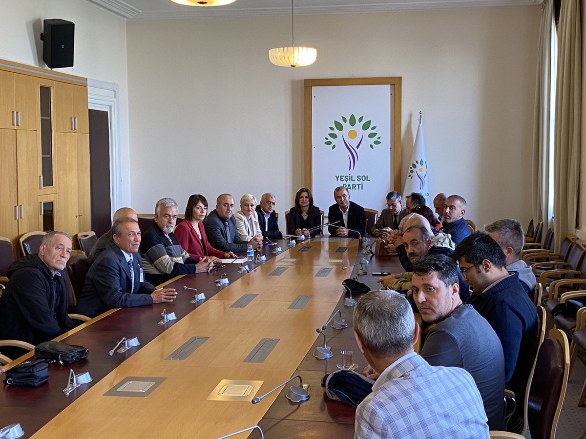 PerihanKoca's tweet photo. TBMM'de @Turkiye_KHK temsilcileriyle buluştuk.
KHK rejimine karşı birlikte mücadele edecek, birlikte kazanacağız.
Sokakta ve mecliste her yerdeyiz, ortak mücadelemizle faşizmi geri püskürteceğiz.
KHK’lar gidecek biz kalacağız!
#KHK https://t.co/KIu08Uym7s