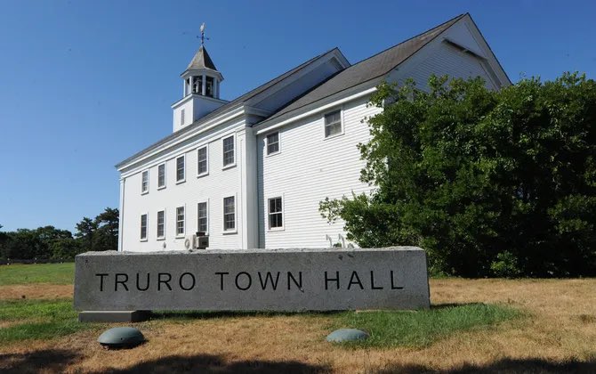 Part-time residents of Truro, MA were encouraged to change their residency status to vote in the upcoming town meeting, according to an email obtained by the Times, a strategy an elections expert said was illegal. <a href="/capecodtimes/">Cape Cod Times</a> 

capecodtimes.com/story/news/loc…