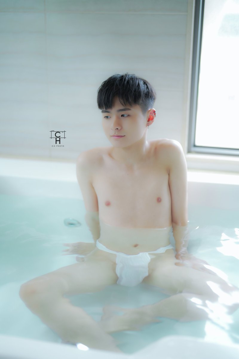 I_want_sleep_z's tweet photo. 一萬真的是一個神奇的數字
一開始覺得不可能到達
現在到達了反而內心沒什麼波瀾
我從一個推特的旁觀者
變成參與者
真的經歷了很多很多
雖然不全然都是好事
但我很開心能走到今天這步
遇見了很多不一樣的人
看到了很多不一樣的風景
我必須很官腔的說
沒有你們就沒有今天的我
所以我在此致上最深的感謝🥰 https://t.co/gjPoz9AoTn