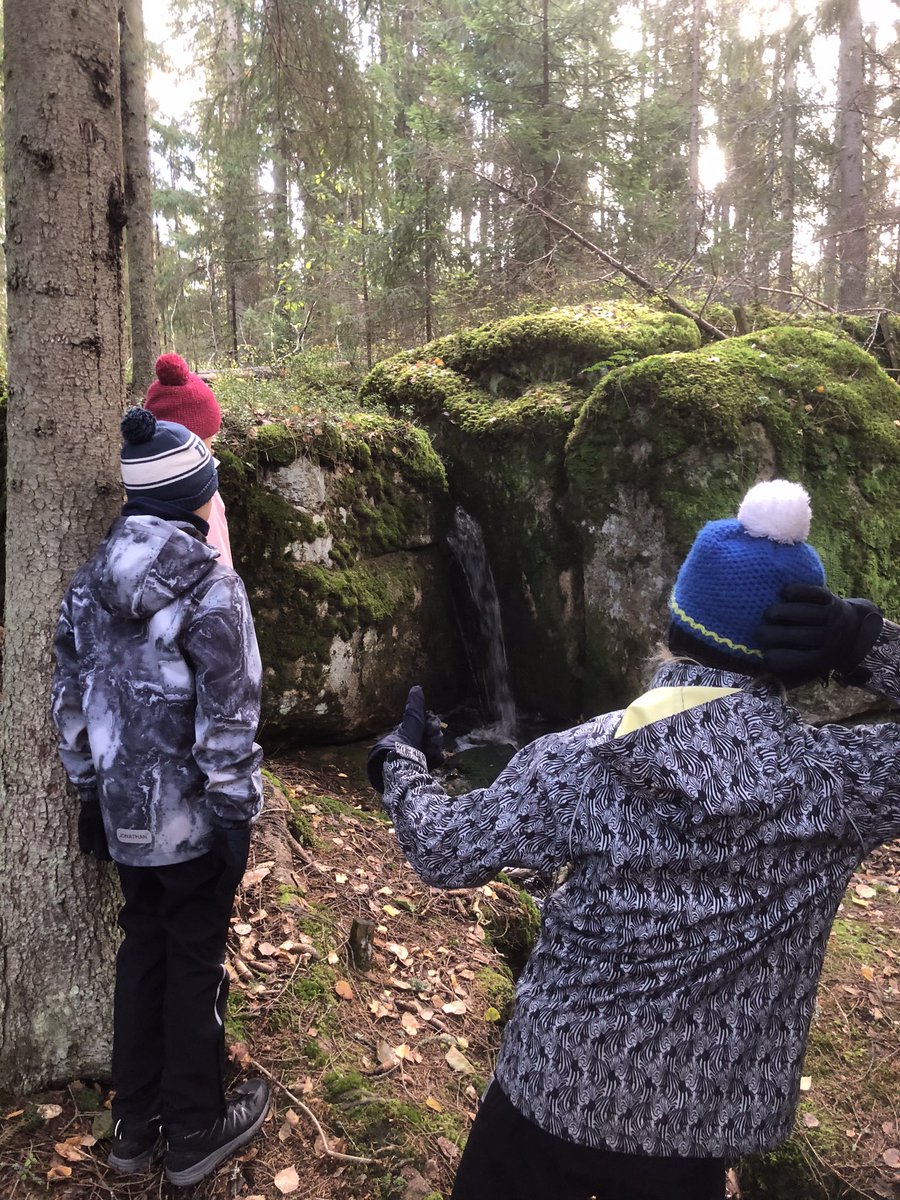 RHonkanen's tweet photo. Syyslomalaisten kanssa Repoveden kansallispuistossa päiväretkellä. Liki 8 km ja sää sekä maisemat suosi. #Repovesi  #Kaakkurinkierros #Olhavanvuori https://t.co/Aam11WR6yp