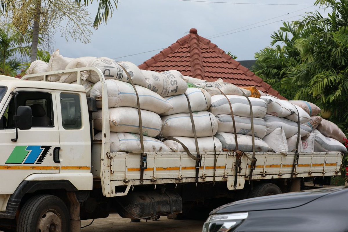 NPP_GH's tweet image. Government is working in multiple stages, the first of which is providing victims with emergency supplies. In addition to continuing to deliver humanitarian aid, NADMO is also planning for the future.
#GovtSupports
#GovtRelief4FloodVictims