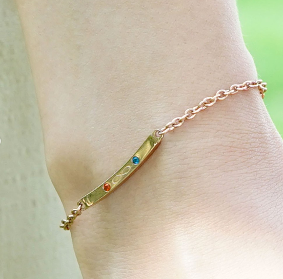 DELUXECOLTD's tweet image. 昔、お気に入りのアクセサリーを着けたら痒くて仕方なくなってしまったことがあります😅

サージカルステンレスは、金属アレルギーが出にくいとされているため、プレゼントとしても安心して使用いただけるアイテムだと思います✨

#アレルギー #アクセサリー 
#企業公式相互フォロー