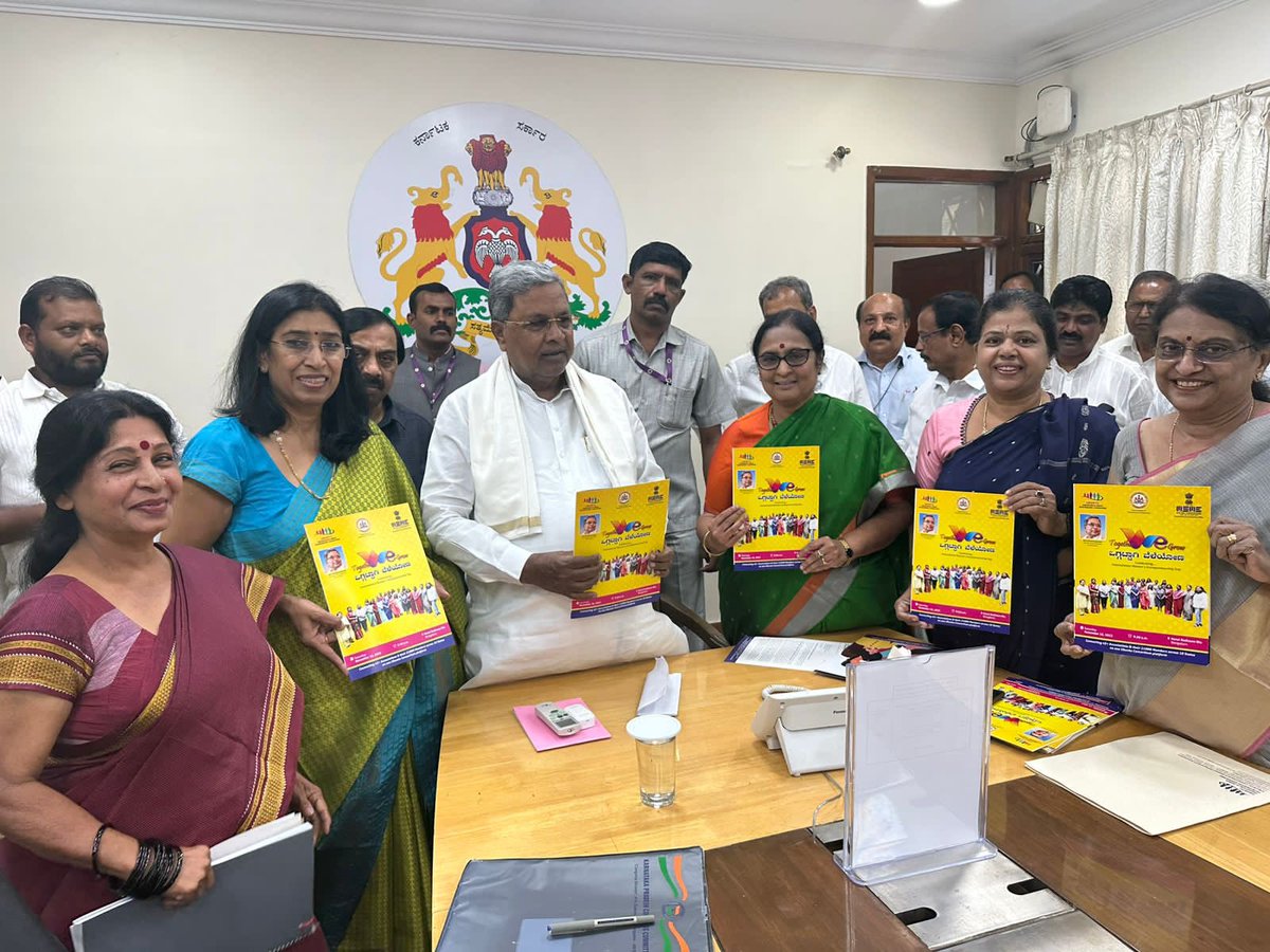 Ratnaprabha_IAS's tweet photo. Hon’ble Chief Minister of Karnataka Shri Siddramaiahji Launched the Brochure for “Together We Grow” &amp; Oggatu aagi belyona to celebrate International Women’s Entreprenuership day on November 18th 2023.@CMofKarnataka @investkarnataka @UbuntuConsorti1 https://t.co/IVkdKJggNk