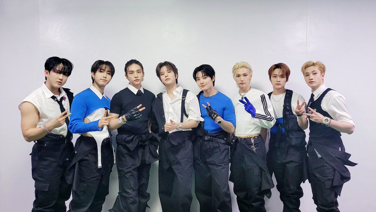8kzmy's tweet photo. Stray Kids(스트레이 키즈) 樂-STAR Official Album on Shopee Malaysia 🇲🇾🧡

✨ Version : Limited Star / Rock &amp; Roll / Headliner / Postcard
🛍 Store / site : Various store with Preorder Benefits (POB)

Check out the thread for stores &amp; links ⬇️

#PasarSKZ #PasarStrayKids #WTSSKZ https://t.co/qEK2ntj3p6