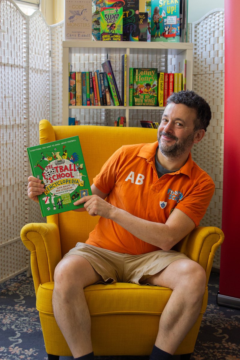 We discovered everything about FOOTBALL with Alex Bellos!! He taught us about facts, mascots, trophies and who is the best player! We even made up our own Bath Festivals chant! ⚽️ @alexbellos #books #BathKidsLit #reading #football