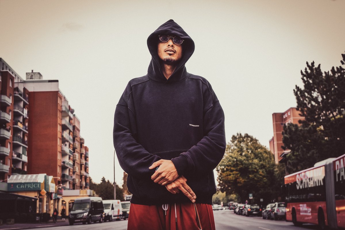 ALL GOOD (@allgoodde) on Twitter photo Mit »BantuGod« hat <a href="/kingkolera/">KING KOLERA</a> alias Pachanga Papi nicht weniger als ein Epos abgeliefert. <a href="/PhilippKillmann/">Philipp Killmann</a> hat den Hamburger getroffen. Ein Portrait.
allgood.de/features/portr… Mit »BantuGod« hat <a href="/kingkolera/">KING KOLERA</a> alias Pachanga Papi nicht weniger als ein Epos abgeliefert. <a href="/PhilippKillmann/">Philipp Killmann</a> hat den Hamburger getroffen. Ein Portrait.
allgood.de/features/portr…