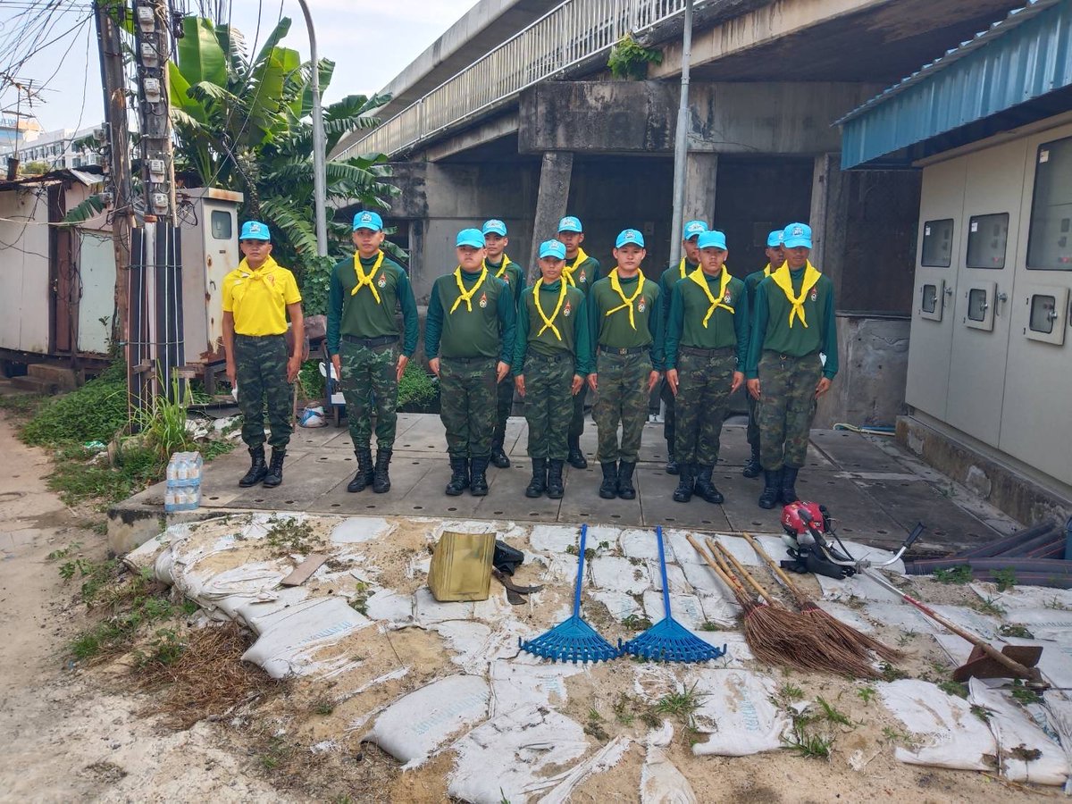 ordnance110's tweet photo. เมื่อวันที่ 17 ต.ค.66 กอง สพบ.1  ได้จัดกำลังพลเข้าร่วมพิธีเปิดกิจกรรมจิตอาสา เนื่องในวันนวมิทรมหาราช 13 ต.ค. 66 โดยมี พล.ท.ชิษณุพงศ์  รอดศิริ แม่ทัพภาคที่ 1 เป็นประธาน โดยมีการเก็บกวาดขยะตามเส้นทาง ,คลองลาดพร้าว และคลองเปรมฯ
#รัชกาลที่9 #คนบนฟ้า #กองพลที่1รักษาพระองค์ https://t.co/BMfpGzU3cR