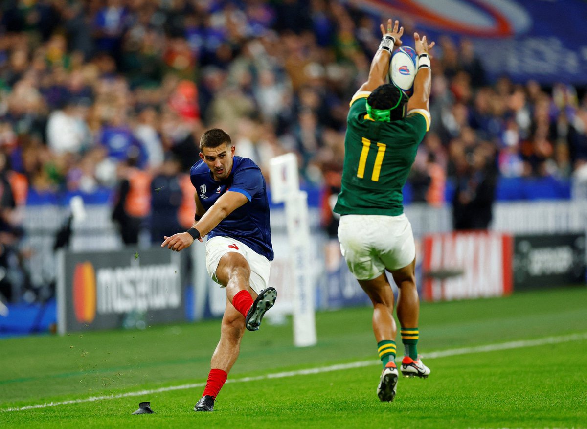 A charge down must start behind the try line, and a player can only start charging once the kicker has begun their motion to strike the ball.

This charge down by Cheslin Kolbe was legal.

#FRAvRSA #RugbyWorldCup #SinBinSquad #rugbyworldcup2023 #Springboks