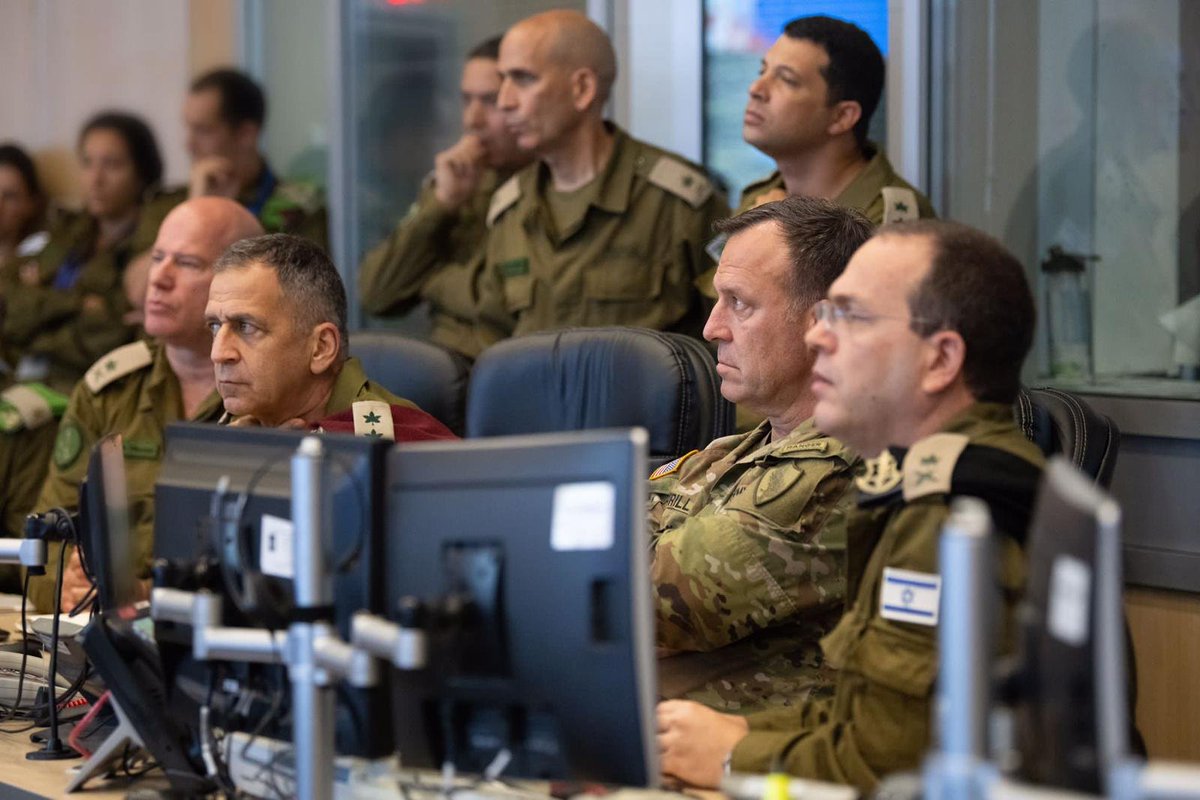 MarioNawfal's tweet photo. 🚨U.S. General Michael Kurilla visits Israel to:

- Determine what military aid Israel needs:

"I visit Israel to make sure it has what it needs to defend itself"

- How to prevent other nations or groups from getting involved in the war:

"I am particularly concerned with deterring other parties from expanding the conflict"