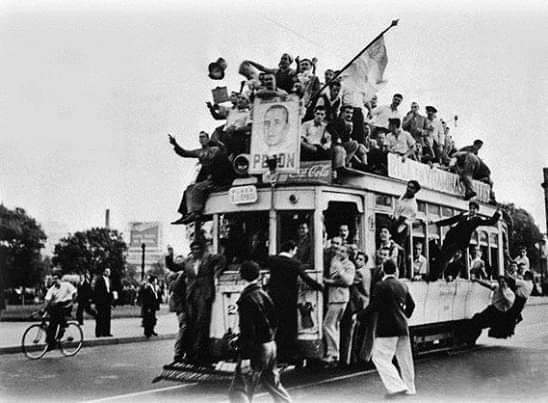 EReati's tweet photo. 17 de Octubre
Las grandes gestas históricas siempre las protagoniza un colectivo... https://t.co/A8GYXvANMf