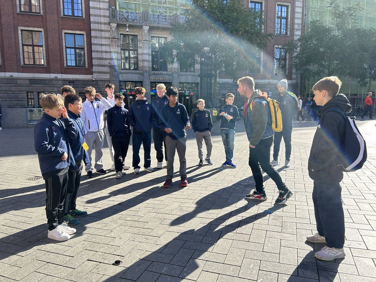 A bit of culture this afternoon for our hockey players, as we took a guided tour around sunny Amsterdam. Games coming up this evening at @AMHCWesterpark #WhitgiftHockey