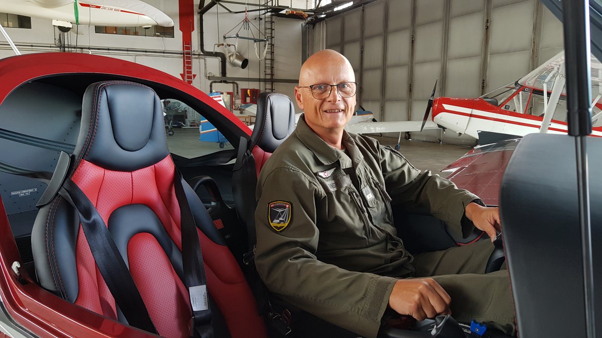 uogsteiermark's tweet photo. Vizeleutnant Markus Z.: Er ist durch seine Aufnahmen international bekannt. Aufklärer, Fotograf, Pilot, beim Roten Kreuz sowie bei der Wasserrettung aktiv und diesmal #imFokus in der Ausgabe 3/2023 unserer Informationszeitung. #UOGST #UOGSteiermark #Bundesheer #Unteroffizier https://t.co/qWDnq0S03x