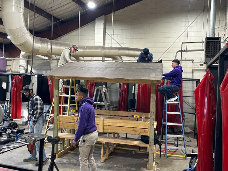 DesotoParish's tweet photo. They may be dressed up for homecoming week at LHS, but these carpentry students are working on their entrepreneurial &amp; construction skills while building and selling projects. These students choose their projects, work up budgets, &amp; determine final price. They are #DeSotoStrong! https://t.co/fcQgao9d1M