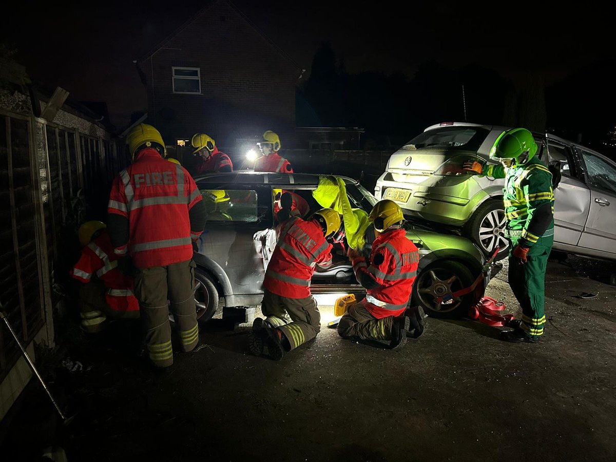I was pleased to be able to support the On Call unit at <a href="/HWFireRedditch/">HWFireRedditch</a> with a multi-casualty RTC exercise. They handled a complicated extrication with multiple casualties, and I provided feedback on their casualty care #firefighter #paramedic #training #excellence