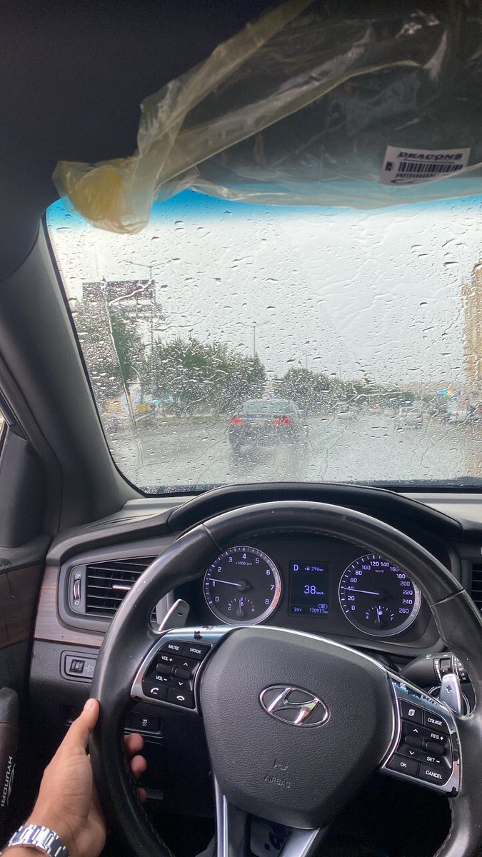 iiugx's tweet photo. مطر اليوم💙💙💙. https://t.co/IPLrDBDF1l