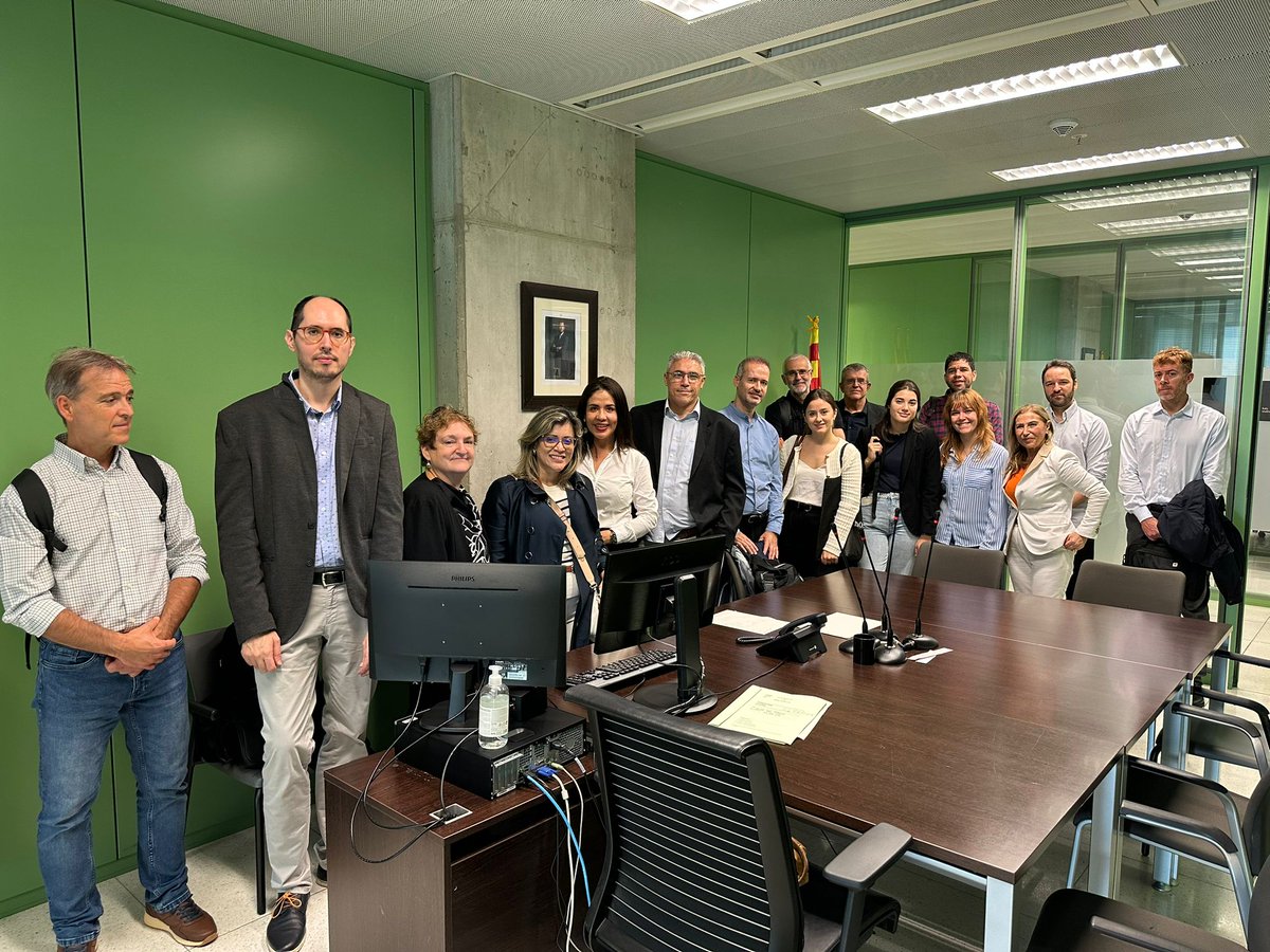 ICABarcelona's tweet photo. Visita a la Ciutat de la Justícia dels/les alumnes i professors de l'EPJ ICAB. Excel·lent oportunitat per conèixer de primera mà el funcionament dels Jutjats. Moltes gràcies a la magistrada M. Antonia Coscollola, i al magistrat Francisco Javier Pauli per l'acollida. #FormacióICAB https://t.co/Xx3qcrz5L1