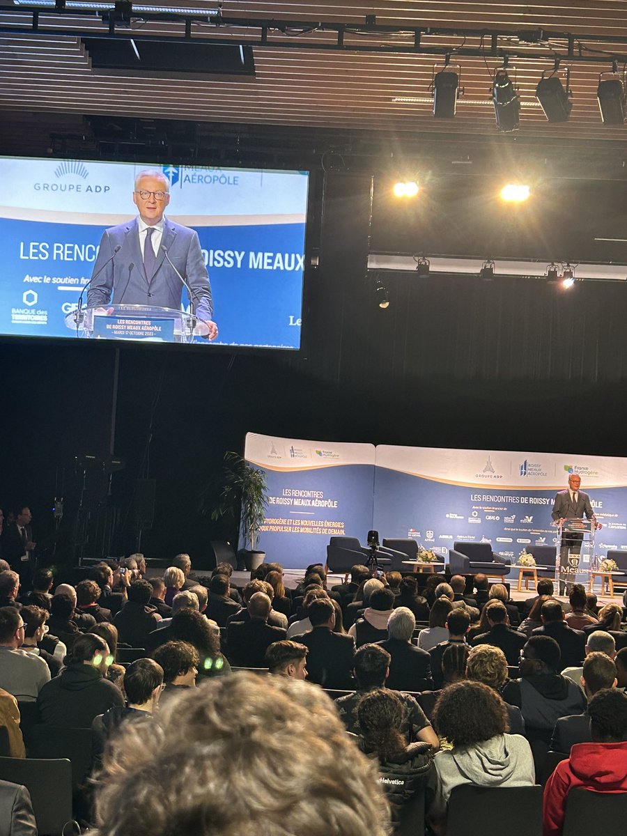 Bruno Le Maire, ministre de l’économie, présent aux premières rencontres de Roissy Meaux aeropôle 
<a href="/BrunoLeMaire/">Bruno Le Maire</a> <a href="/jf_cope/">Jean-François Copé</a> 
<a href="/GIP_RoissyMeaux/">Roissy Meaux Aéropôle</a> <a href="/RoissyAgglo/">Roissy Pays de France Agglomération</a>