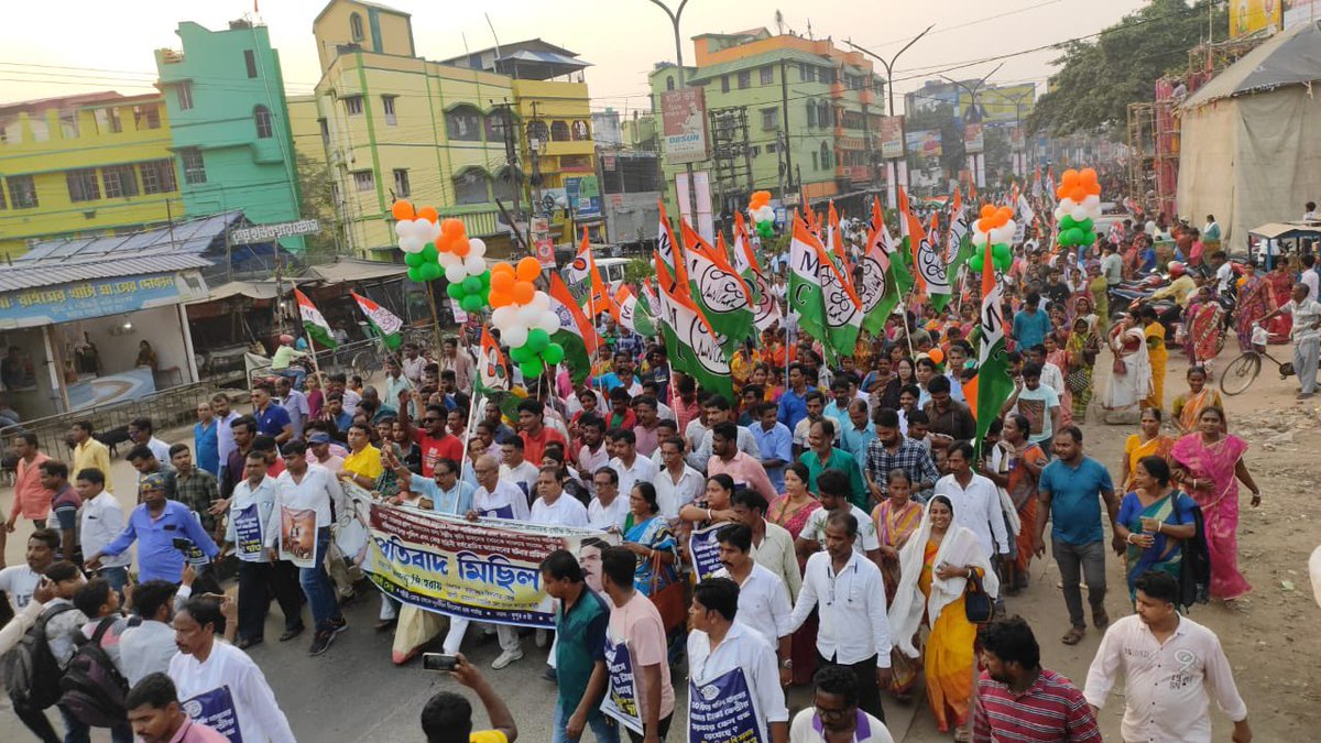 AITCofficial's tweet photo. BJP's zamindari politics is nearing its end! 

Today, our leaders held a protest at Arambag against the sheer apathy of BJP-led Central Govt &amp; their negligence towards the needs of Bengal's poor people.

We demand the release of the pending funds of MGNREGA &amp; Awas Yojana. https://t.co/lPuAbwaOlV
