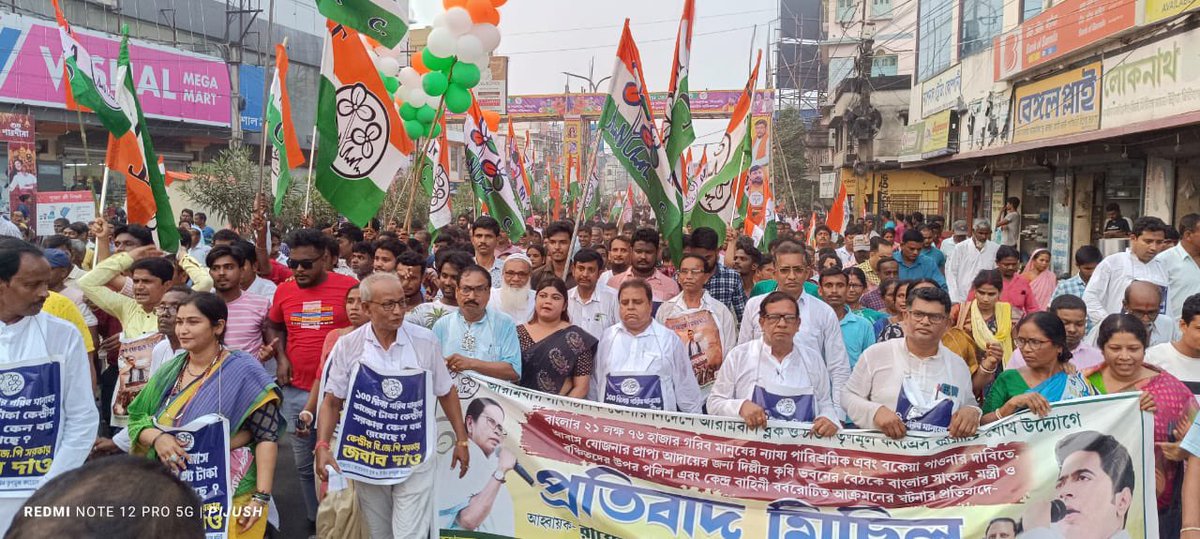 AITCofficial's tweet photo. BJP's zamindari politics is nearing its end! 

Today, our leaders held a protest at Arambag against the sheer apathy of BJP-led Central Govt &amp; their negligence towards the needs of Bengal's poor people.

We demand the release of the pending funds of MGNREGA &amp; Awas Yojana. https://t.co/lPuAbwaOlV