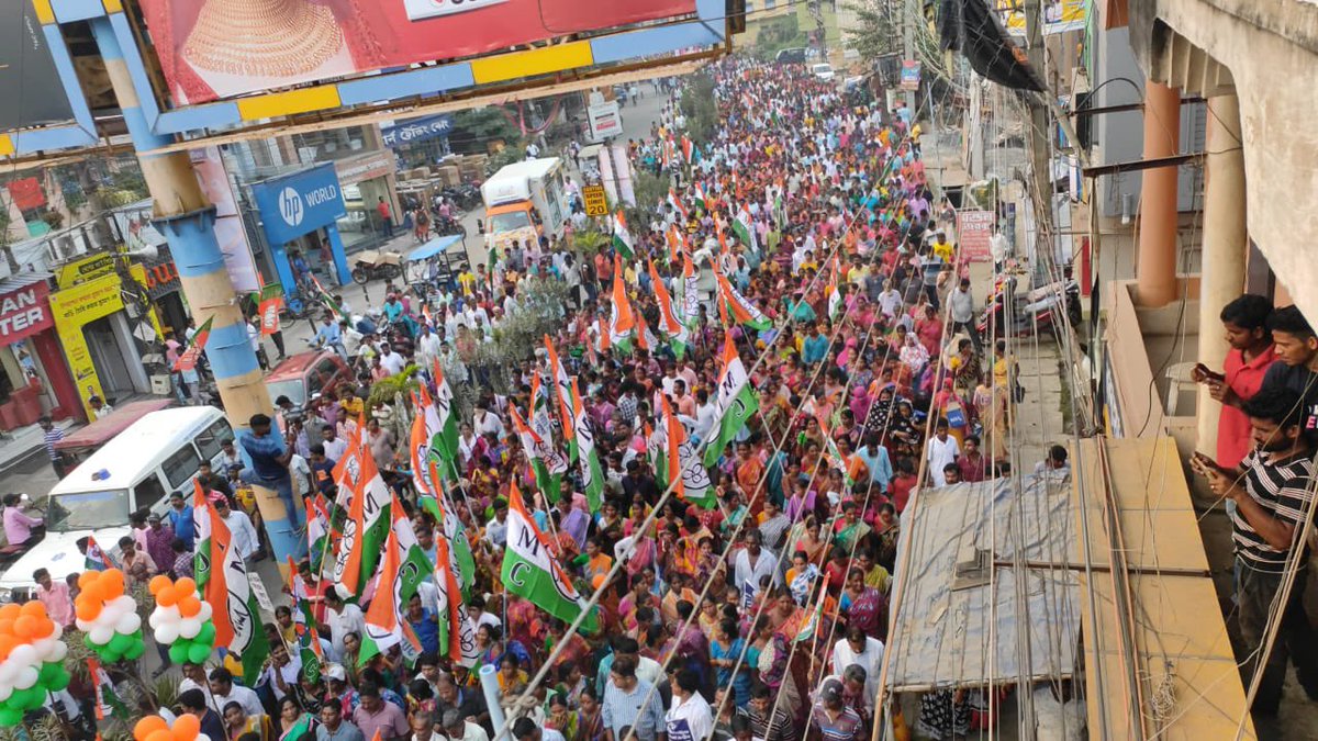 AITCofficial's tweet photo. BJP's zamindari politics is nearing its end! 

Today, our leaders held a protest at Arambag against the sheer apathy of BJP-led Central Govt &amp; their negligence towards the needs of Bengal's poor people.

We demand the release of the pending funds of MGNREGA &amp; Awas Yojana. https://t.co/lPuAbwaOlV