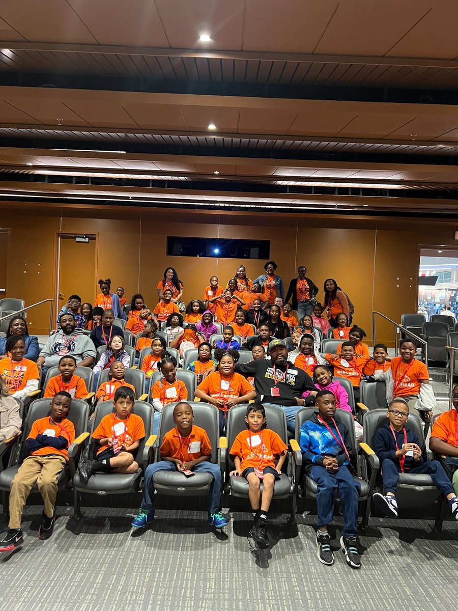 MilesAhead2023's tweet image. We had so much fun last week on our field lessons to various places in the Atlanta area! Swipe to see our MACS crew exploring their own backyard in a variety of spaces 🤩 #milesaheadcharter #explore #fieldlessons