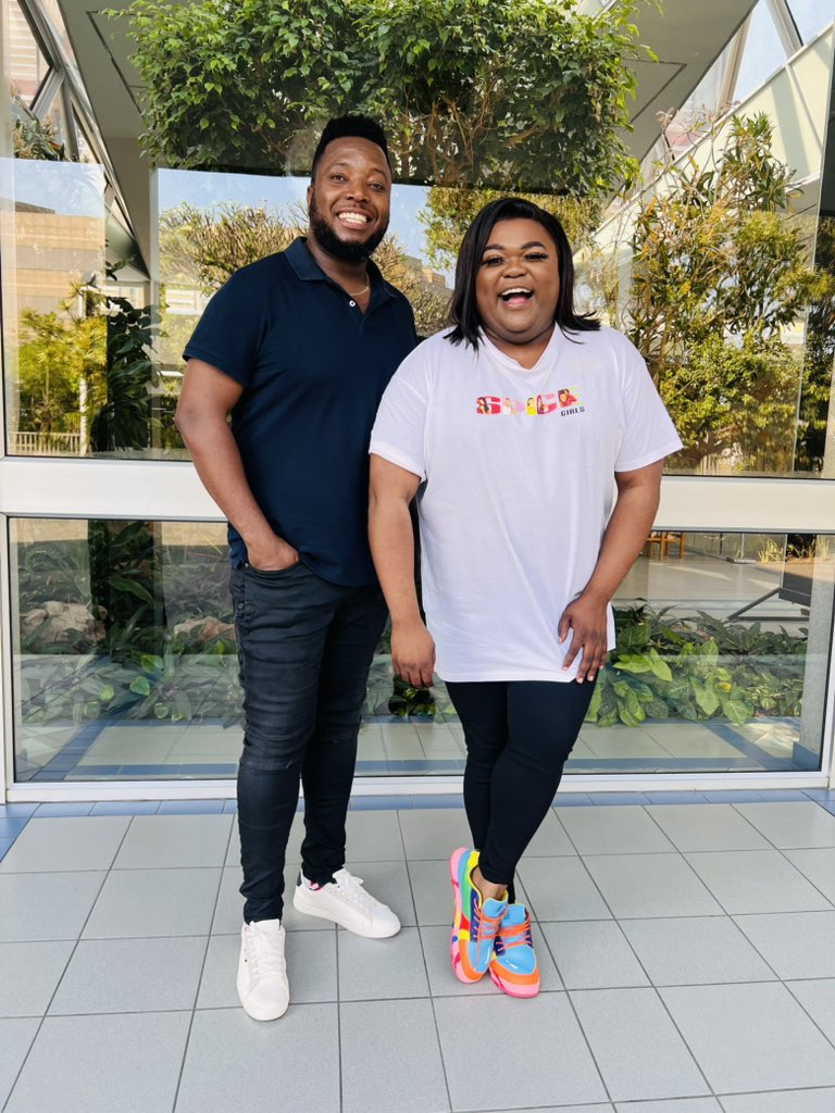 ukhozi_fm's tweet photo. Woza Nabangani Bakho

Uhleli no-@Tshatha_Ngobe  @ThisIsSelby kanye no-@mkhaba_m  #WozaNabanganiBakho, 15:00-18:00

#UkhoziFM #UkhoziFMWNB #Zidlekhaya https://t.co/h0PlixISzX