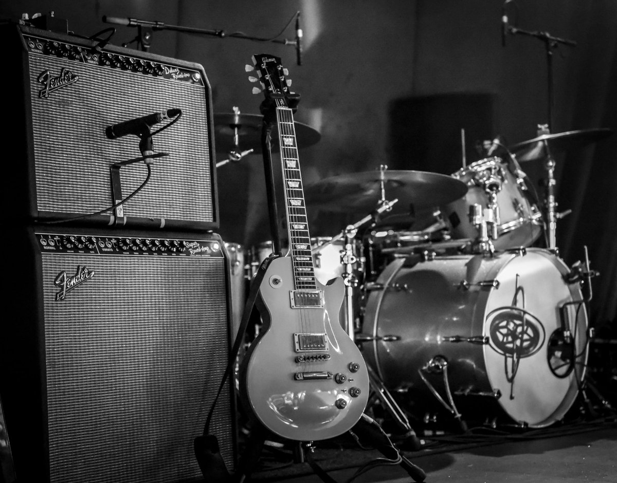 YourNFT's tweet photo. In celebration of Johnny Marr’s new book, new album ‘Spirit Power’ and his upcoming Q&amp;As…

Here are some of my images. 🧵
@Johnny_Marr https://t.co/i2RGmOudFw
