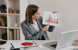 dcomercio1's tweet photo. #CEOs brasileiros estão otimistas com os resultados #financeiros de suas empresas
Ainda assim, riscos #cibernéticos e volatilidade dos mercados ainda preocupam essas lideranças, segundo estudo feito pela EY. #Economia  
Leia:
https://t.co/HM6YYasN8P https://t.co/rNZpezUXsq