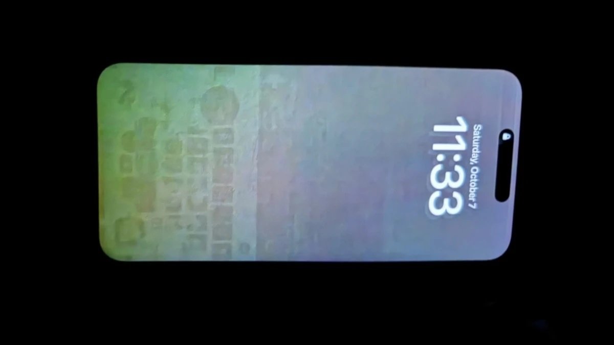 StevenP015's tweet image. iPhone 15 pro burn in yikes 💀💀💀