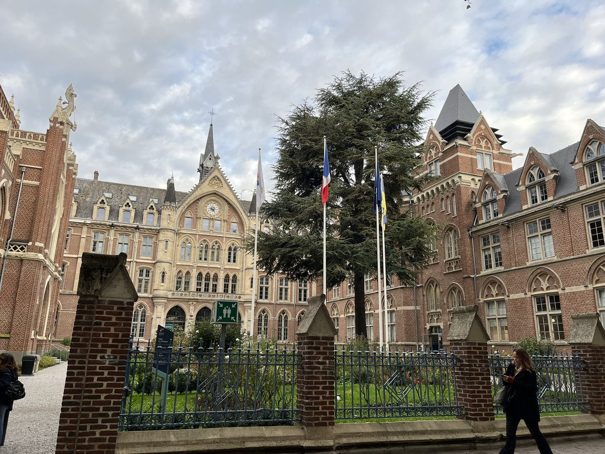 anotherjames's tweet image. Started the #drupalcon day with a sightseeing run … and then delighted to see a nod to our @computerminds work from the stage!