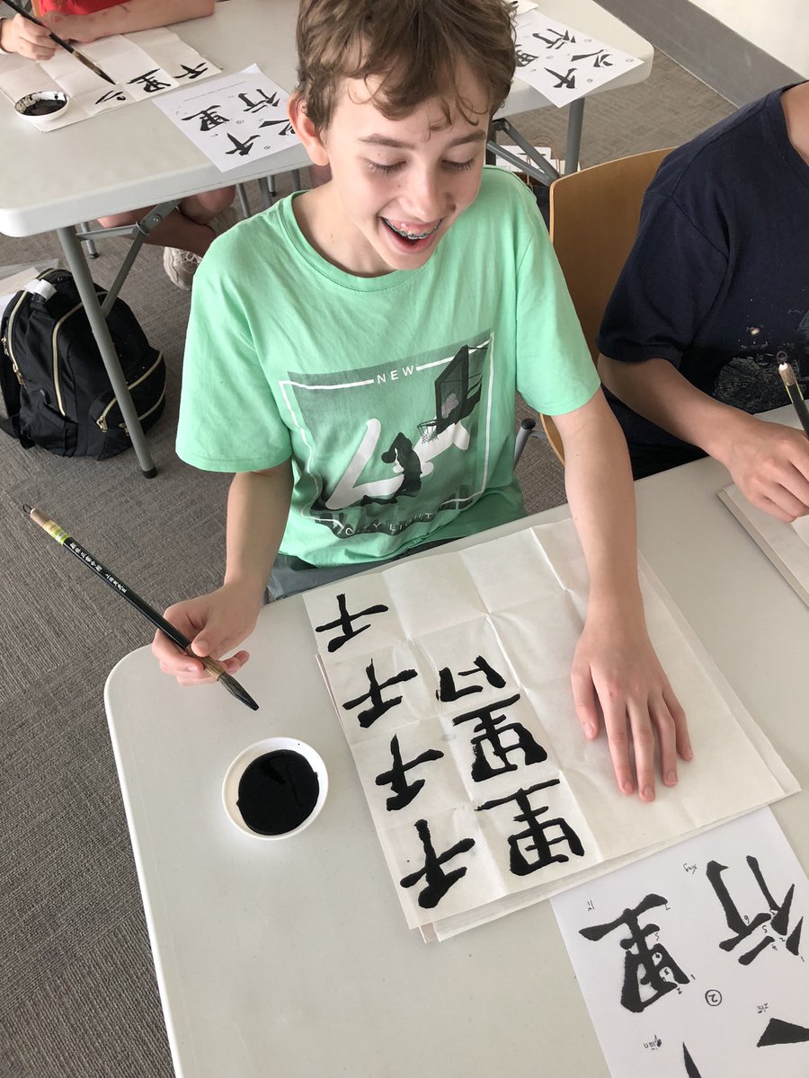 千里之行始于足下
qiānlǐ zhī xíng shǐ yú zú xià
a thousand mile journey begins with the first step.

书法Calligraphy 课 for <a href="/GWC/">GWC</a> pupils in Singapore 🇸🇬 新加坡。

#扩展视野 #broadeninghorizon <a href="/SwireBirmingham/">Swire Chinese Language Centre Birmingham</a> <a href="/SwireNewcastle/">Swire Chinese Language Centre Newcastle</a> <a href="/mcg_emma/">emma mcg</a> <a href="/JessieM37442085/">Jessie Moore</a> @