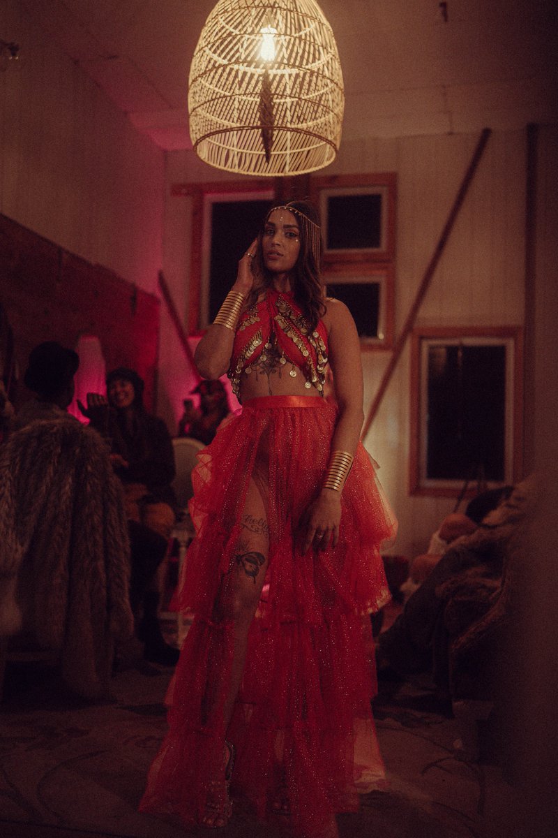 No longer hidden in shadows, the goddess within her claimed her throne of purpose and power. From the ashes of doubt, she rose, awakened to her own luminosity. ❤️‍🔥

#goddess #artistsontwitter #burlesque #NFTartist