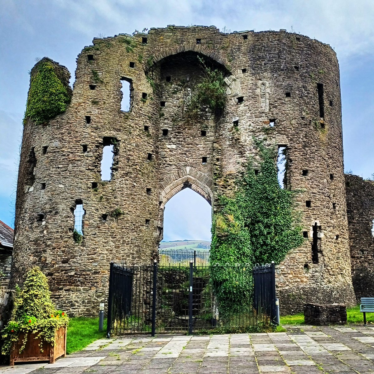 The ivy-patched Neath Castle looking suitably gothic in the autumn sun. What lurks within? 🍂