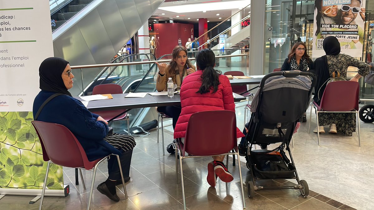 Ce matin plus 50 personnes pour faire évoluer leur projet professionnel , et cet après midi déjà 60 personnes ont rencontrés les employeurs , on continue jusqu’à 17h!!!