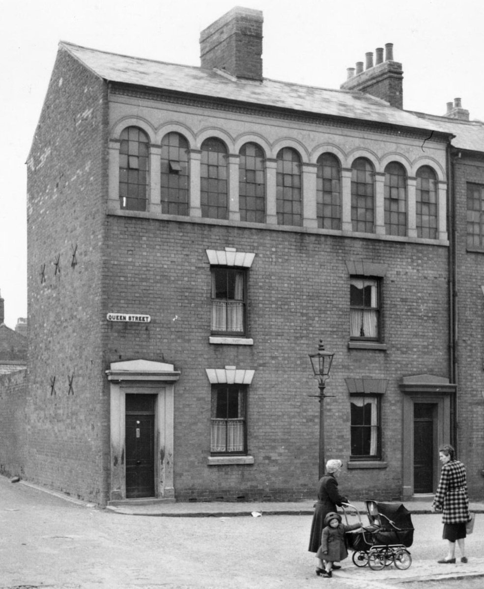 WesternH3ritge's tweet photo. Queen's Street, #Hillfields, #Coventry
๐ธ 1953
๐ Demolished, 1970. https://t.co/StAY5UY29X