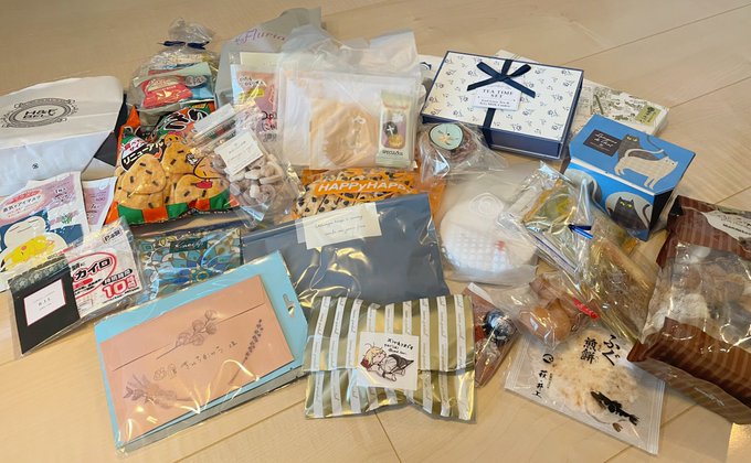 今回はイベント会場でつまみ食いしなかったので初めて差し入れの写真が撮れた…ありがとうございます!そしてお手紙大事に読みます…!お疲れ様でした! 